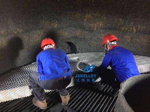 精餾塔金屬絲網填料安裝現場 精餾塔金屬絲網填料安裝現場